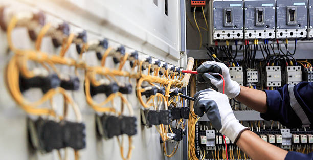 Professional Electrician technician working in Silver Lakes, CA
